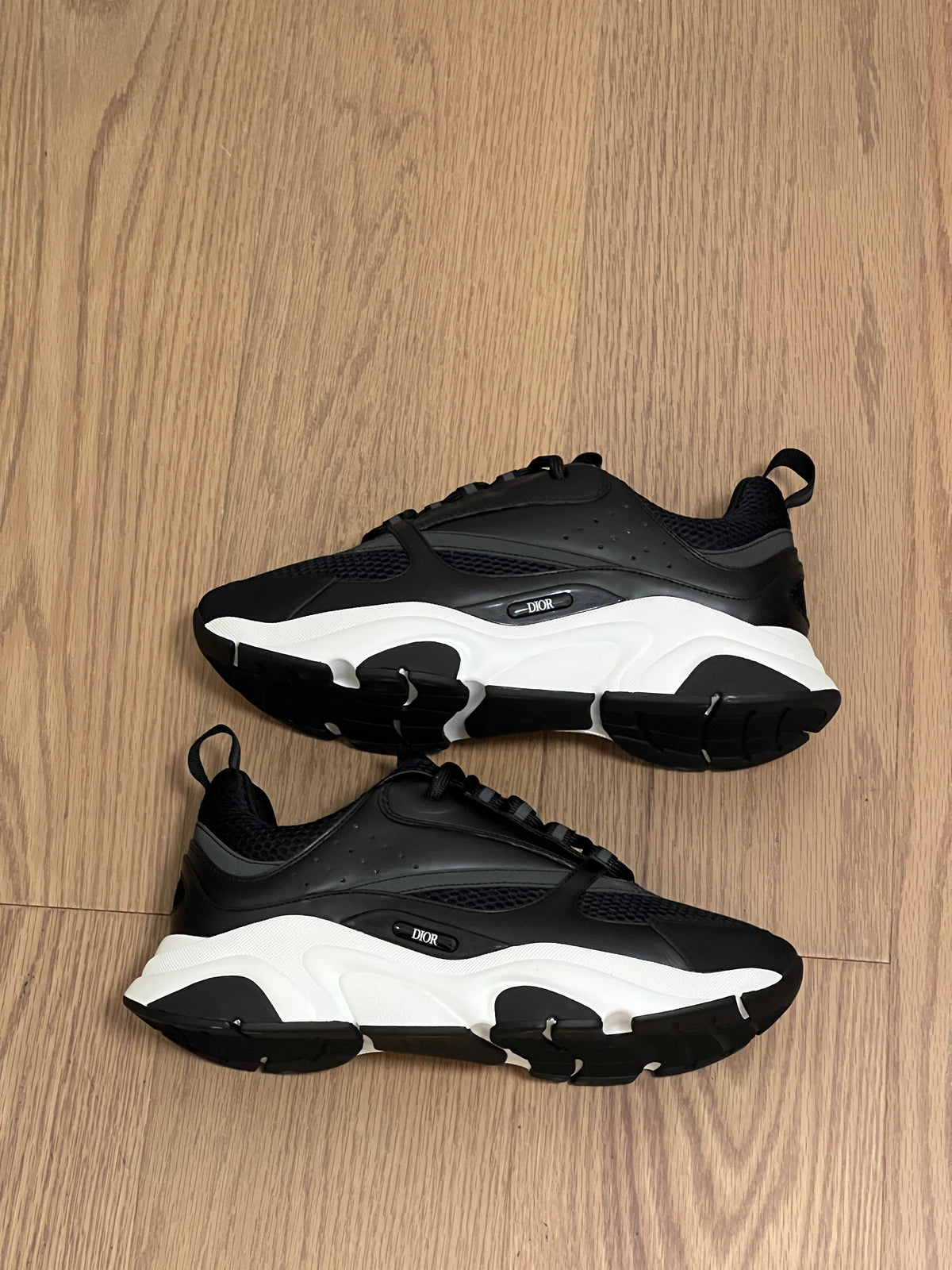 Sneakers B22