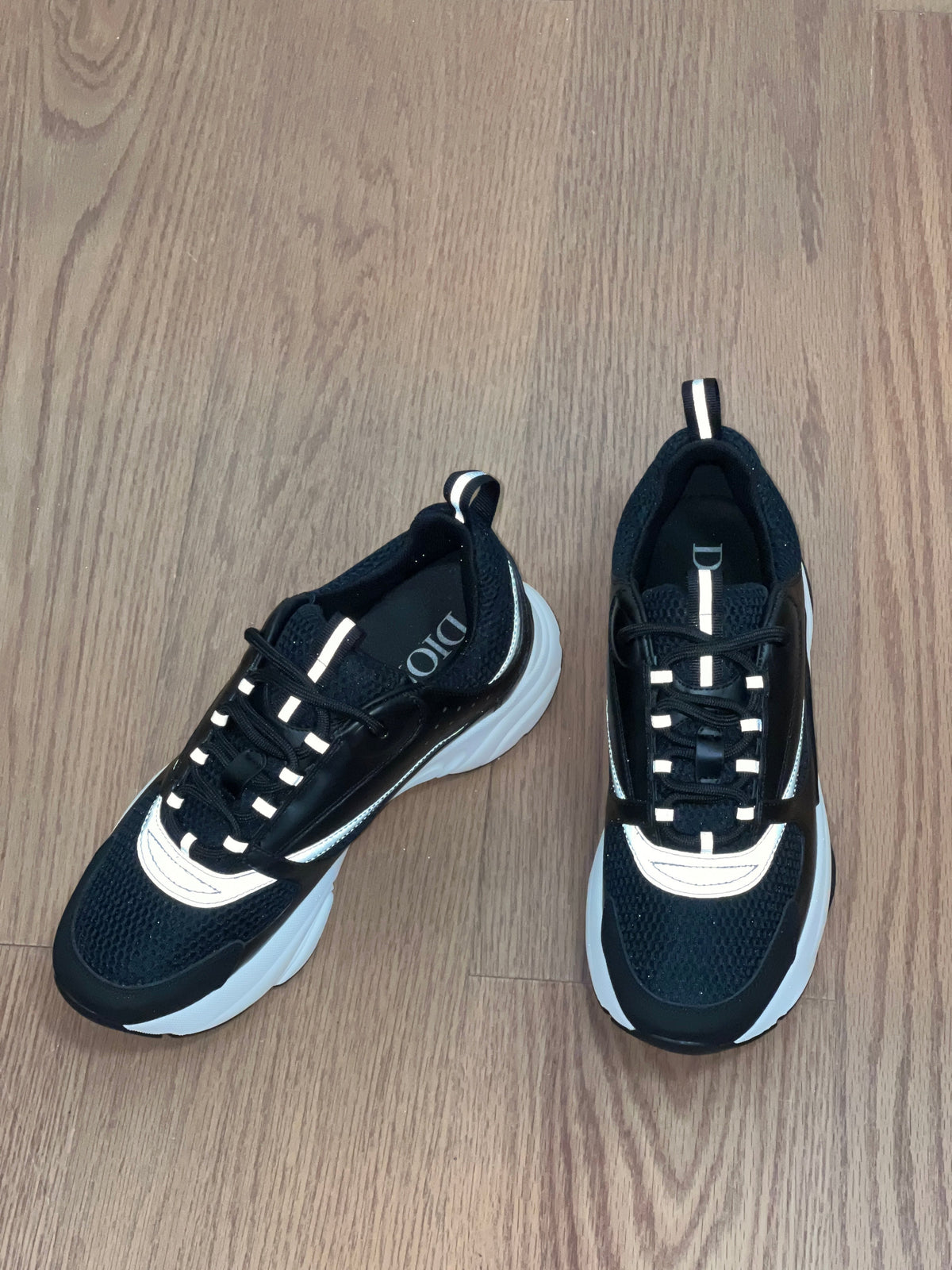 Sneakers B22