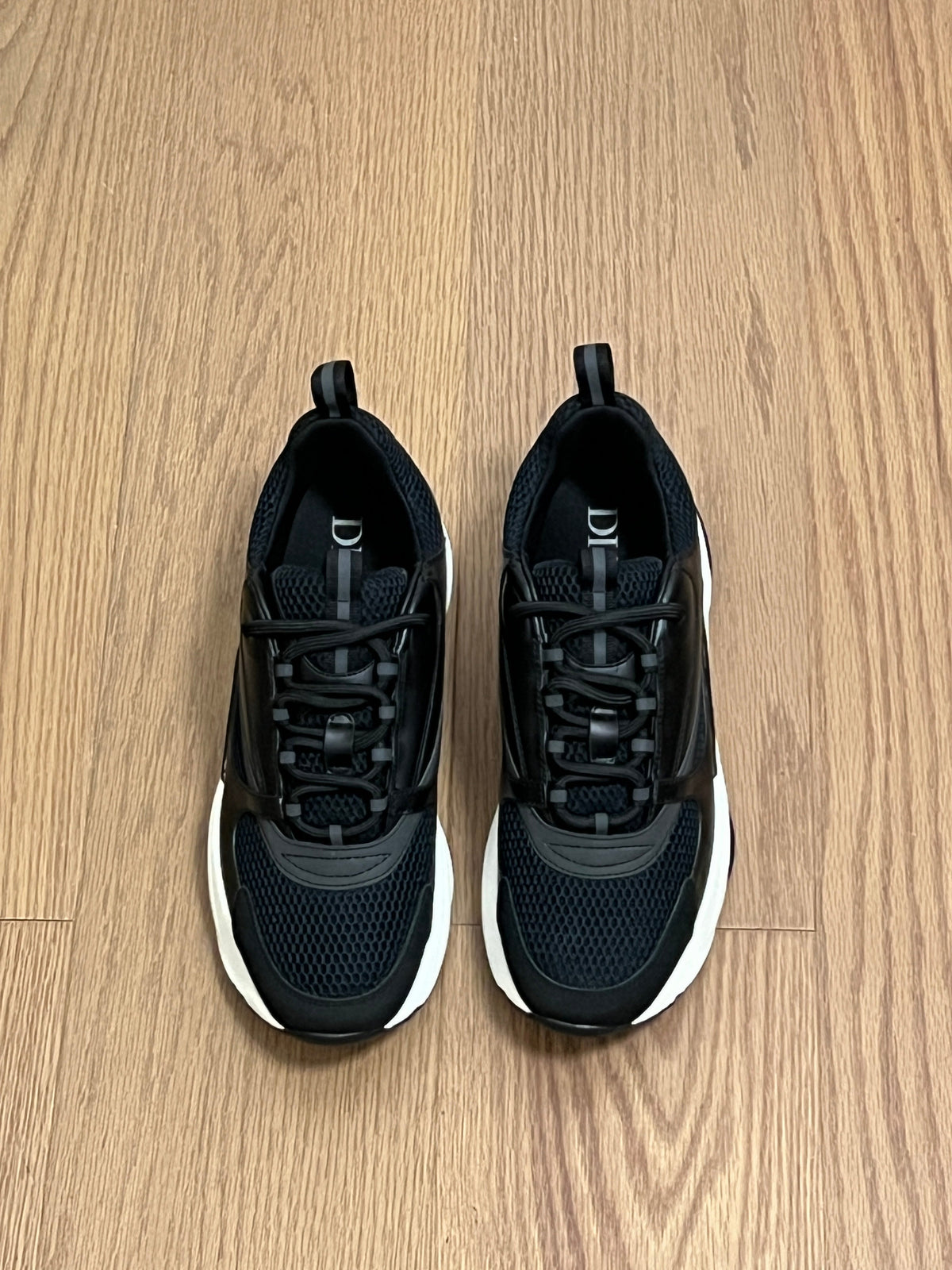 Sneakers B22