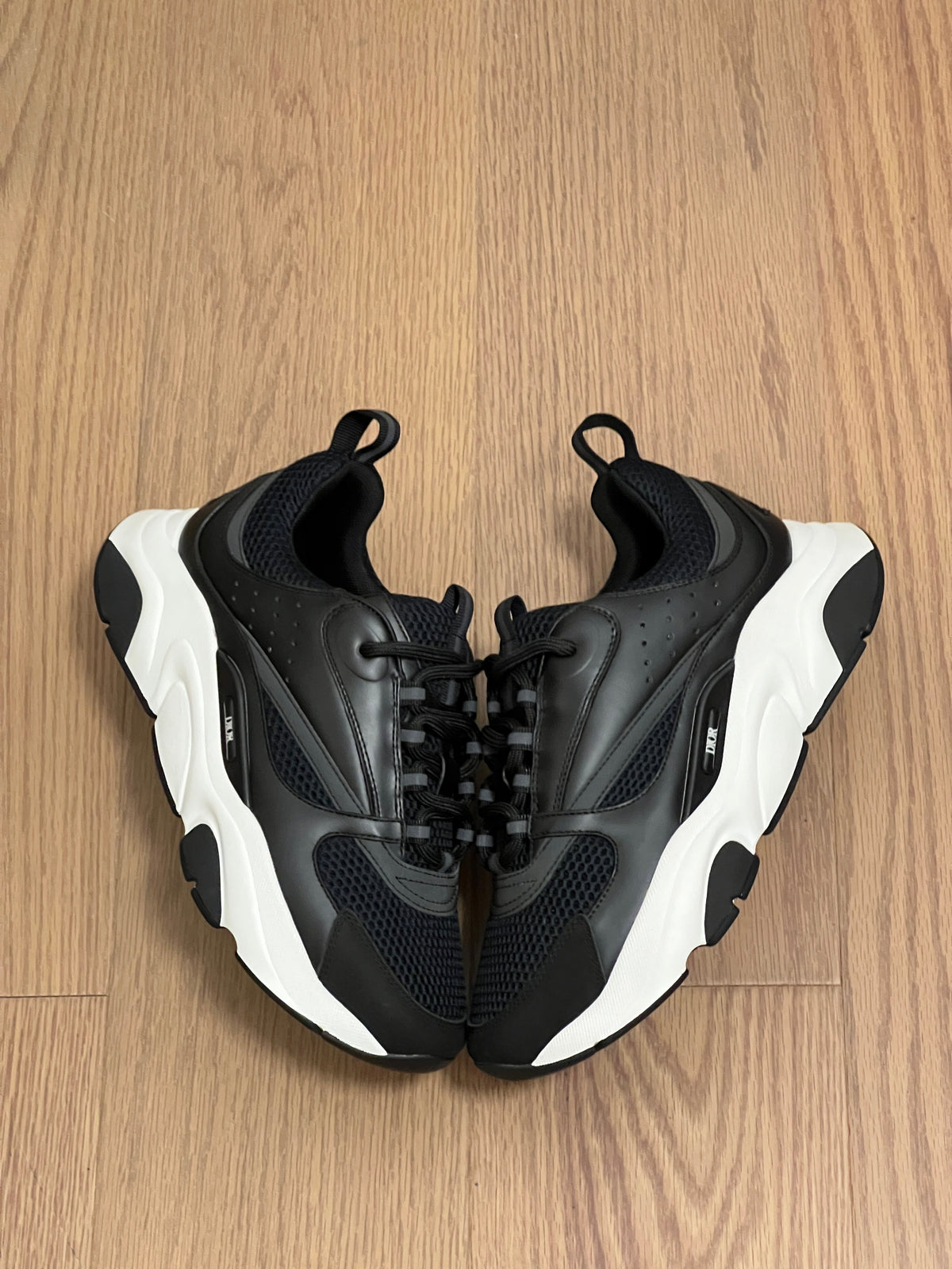Sneakers B22