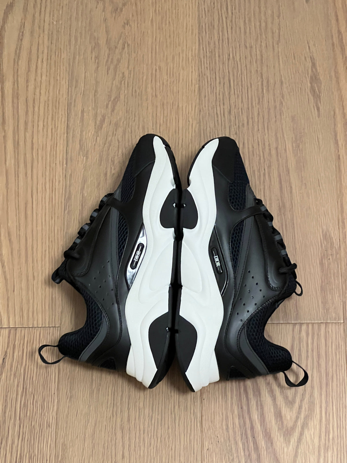 Sneakers B22