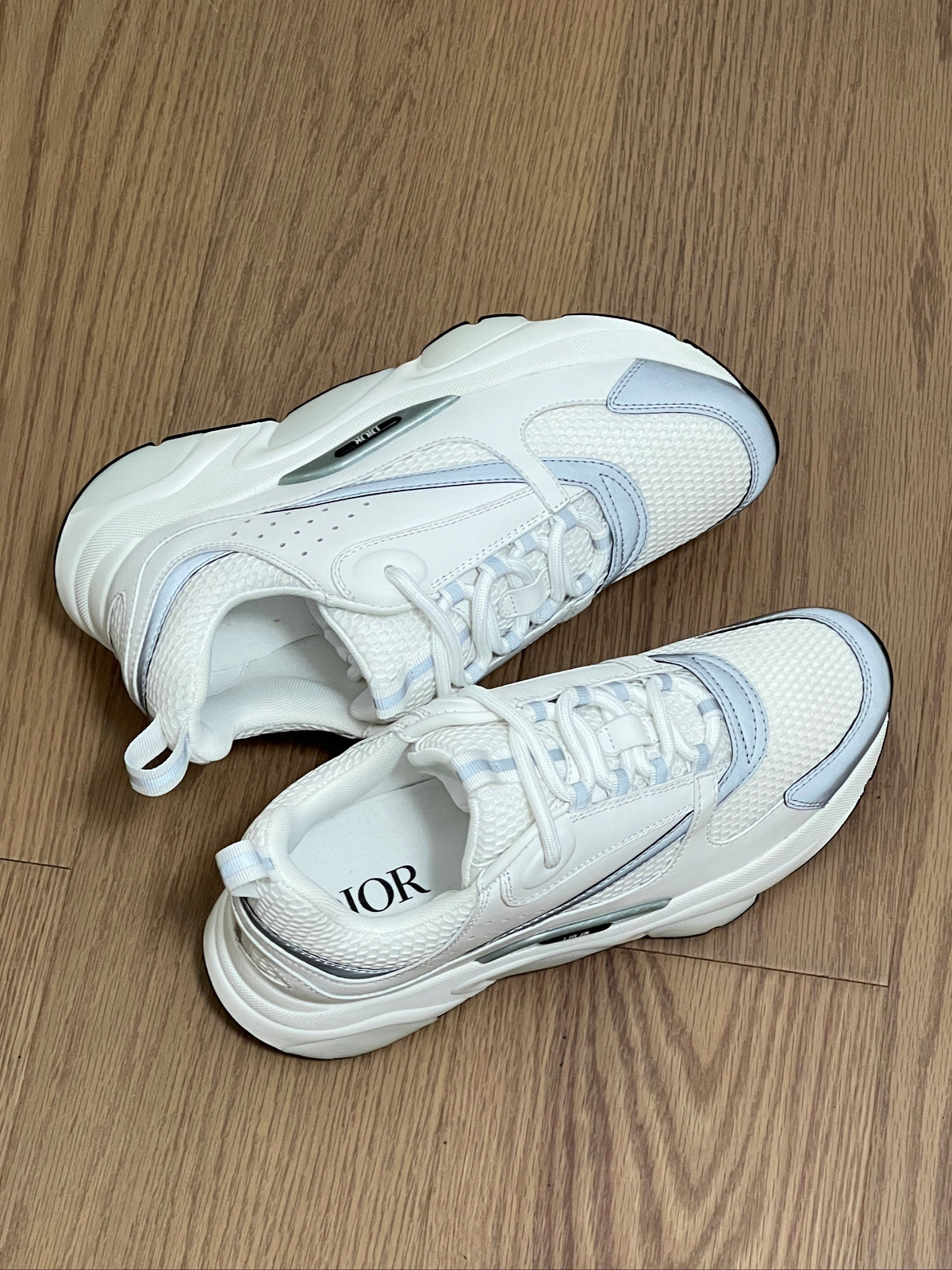 Sneakers B22