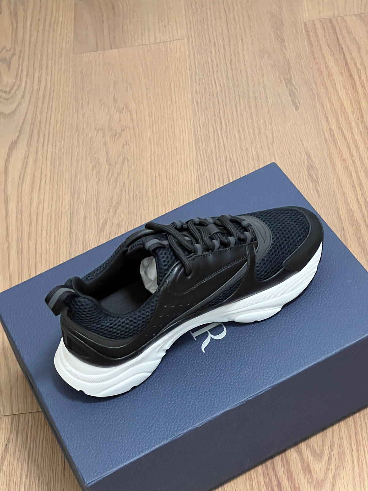Sneakers B22