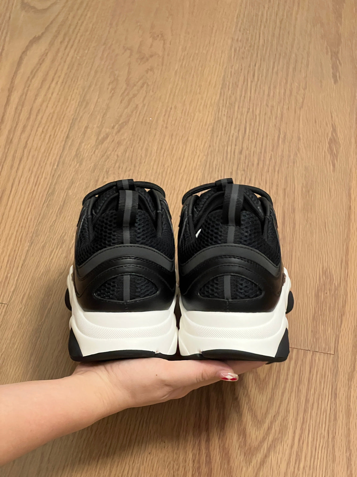 Sneakers B22