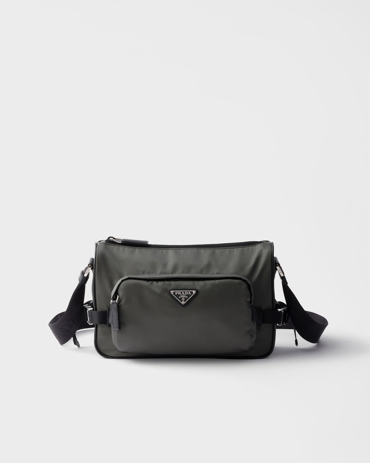 Prada Sac de taille moyenne porté épaule en Re-Nylon et cuir Saffiano
