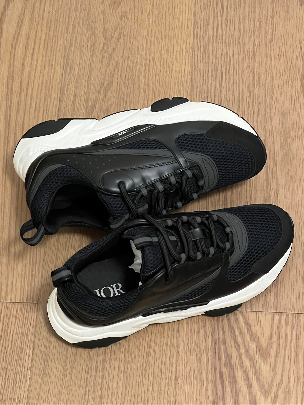 Sneakers B22
